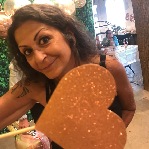 Meet your Posher, Cynthia - Picture 1 of 4